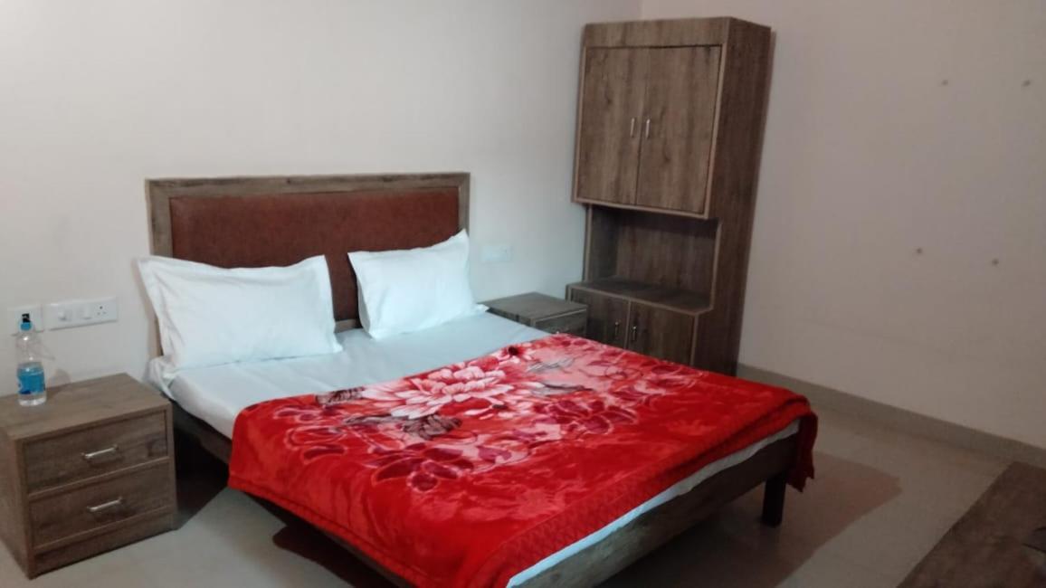 Hotel Diamond Leaf Chandīgarh Quarto foto
